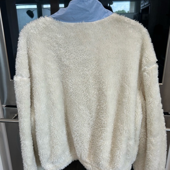 PacSun Cream and Light Blue Fuzzy Sweatshirt Women’s M - Picture 3 of 3